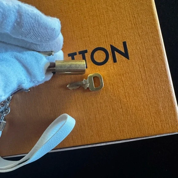 Louis Vuitton vintage lock and key set makes a beautiful gift comes with charm - Picture 8 of 12